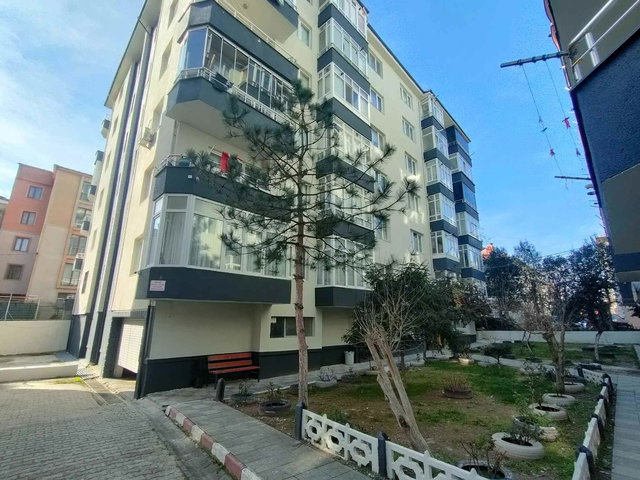 REMAXLAND DEN BAHÇELIEVLER NUSRATIYE MAHALLESI SATILIK 120MT 2+1