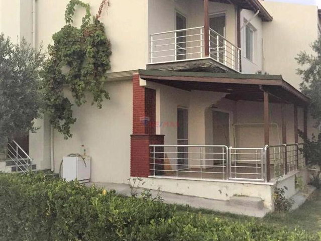 ŞARKÖY MÜREFTE DE 4+1 - KİRALIK DENİZE SIFIR VİLLA