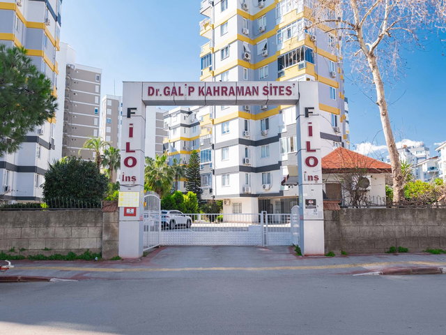 MEYDAN KAVAĞI'NDA HAVUZLU SİTE İÇİNDE 3+1 SATILIK DAİRE...
