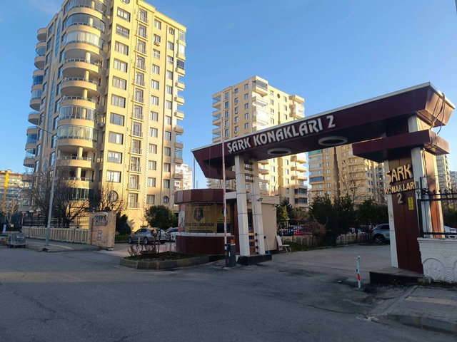 CADDE 75/KENT MYD./P.ŞABAN USTA YANI BAŞINDA 4,5+1 LÜKS DAİRE