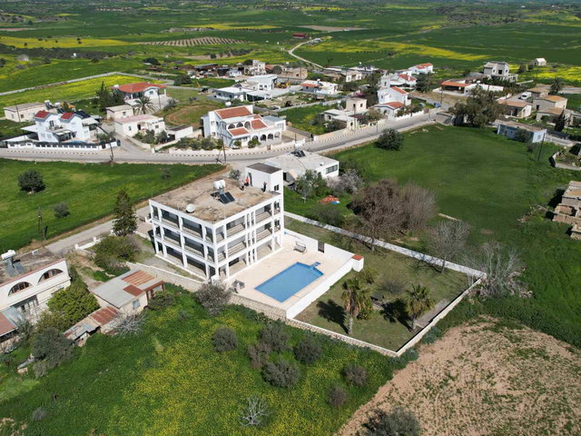İSKELE KURTULUŞ’TA OTEL İZNİ ALMAYA UYGUN SATILIK LÜKS MÜSTAKİL VİLLA