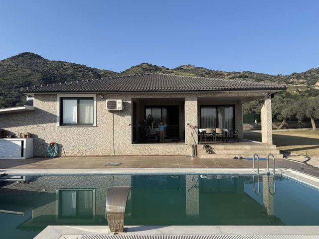 REMAX PİN’DEN KIZILCAKÖYDE YOLA 60 METRE CEPHELİ MÜSTAKİL HAVUZLU VİLLA