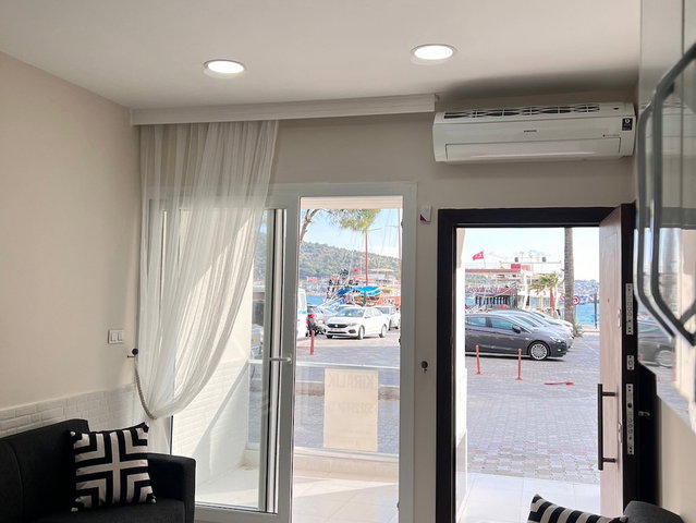 ÇEŞME MERKEZDE DENİZ MANZARALI EŞYALI KİRALIK 1+1 DAİRE