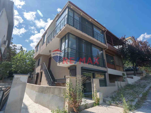 REMAX GELİŞİMDEN CUMHURİYET MAH PARKKÖYDE DENİZ MANZARALI  4+2 VİLLA