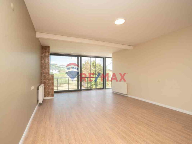 REMAX GELİŞİMDEN CUMHURİYET MAH PARKKÖYDE DENİZ MANZARALI  4+2 VİLLA