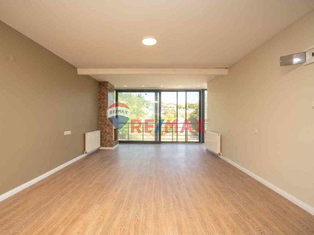 REMAX GELİŞİMDEN CUMHURİYET MAH PARKKÖYDE DENİZ MANZARALI  4+2 VİLLA