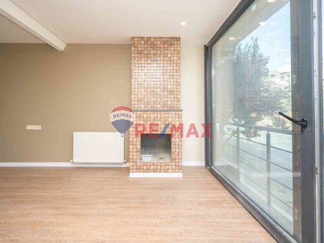 REMAX GELİŞİMDEN CUMHURİYET MAH PARKKÖYDE DENİZ MANZARALI  4+2 VİLLA