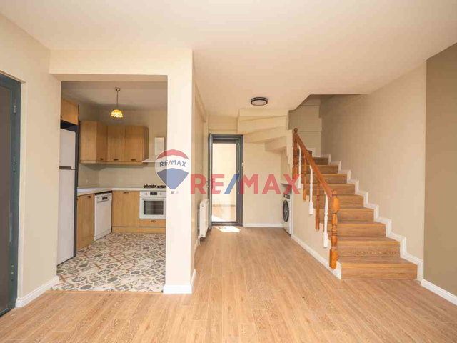 REMAX GELİŞİMDEN CUMHURİYET MAH PARKKÖYDE DENİZ MANZARALI  4+2 VİLLA
