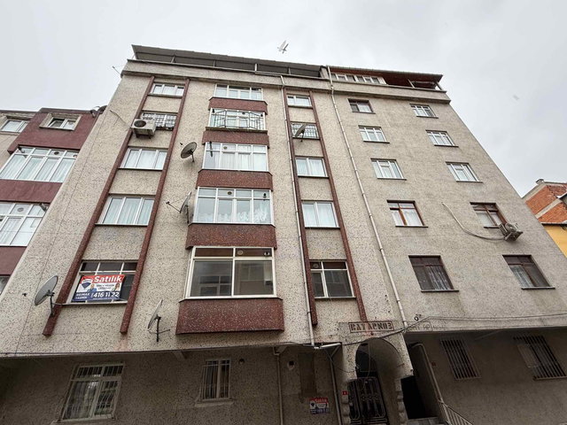 BAHÇELIEVLER KIBRIS CADDESINE KOMŞU BALKONLU 3+1 ARAYANLARA...