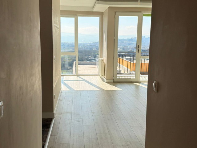 İZMİT ÇAYIRKÖY SEMT KOCAELİ SİTESİNDE SATILIK  2+1 BOŞ  DAİRE
