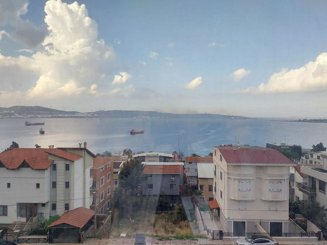 ALIAĞA YALI MAHALLESI KIRALIK PANORAMIK DENIZ MANZARALI KOMPLE EŞYALU 3+1 DAIRE