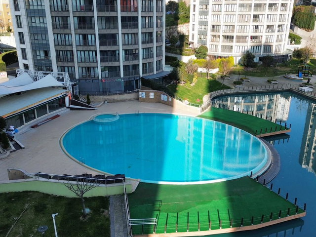 BOSPHORUS CITY'DE ÖZEL TASARIMLI 4+1 HAVUZLU TERSALI PENTHOUSE