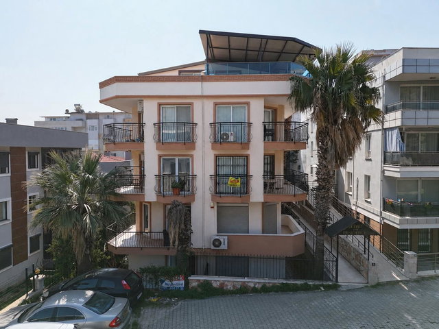 KUŞADASI ŞEHIR İÇINDE BAHÇELI YAŞAM – MODERN-GENIŞ TERS DUBLEKS