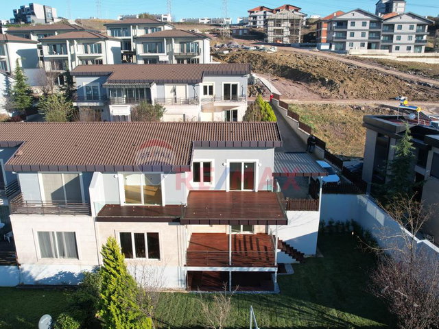 YALOVA REMAX ŞEHİR'DEN SAKURA PARK'TA SATILIK LÜKS VİLLA