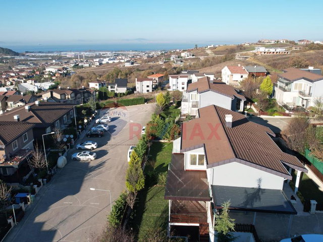 YALOVA REMAX ŞEHİR'DEN SAKURA PARK'TA SATILIK LÜKS VİLLA