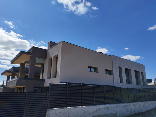 GÖLBAŞI’NDA MUHTEŞEM MİMARİYE SAHİP MODERN TASARIMLI ÖZEL VİLLA