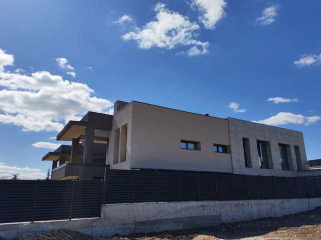 GÖLBAŞI’NDA MUHTEŞEM MİMARİYE SAHİP MODERN TASARIMLI ÖZEL VİLLA