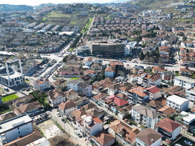 REMAX MUSTAFA ÖZ 2+1 80M² //SERDIVAN AVM ADATIP (H) Y. MESAFESI