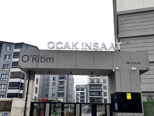 RE/MAX BEYAZ | KAYAPA O’RITIM SITESI’NDE YERDEN ISITMALI EBEVEYN BANYOLU KIRALIK 2+1