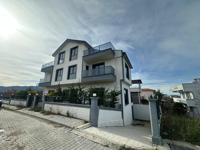 YALOVA ÇINARCIK ÇALICA ' DA MODERN SATILIK 6+2 İKİZ VİLLA