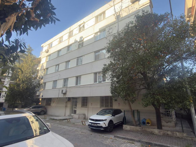 KARŞIYAKA DONANMACI ATILLA ILHAN SOKAKTA KIRALIK 3+1