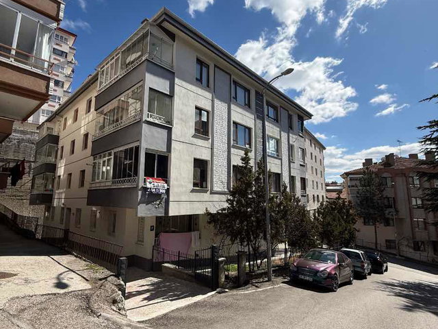 İNCIRLI'DE YENILENMIŞ 3+1 DAIRE, 119M², OTOPARKLI