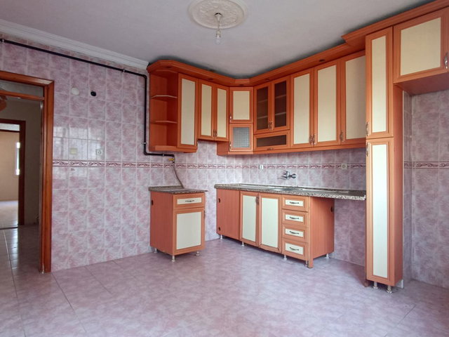 BUCA ÇAMLIKULE  2+1 KAPALI MUTFAK , DOĞALGAZ , ARAKAT KIRALIK