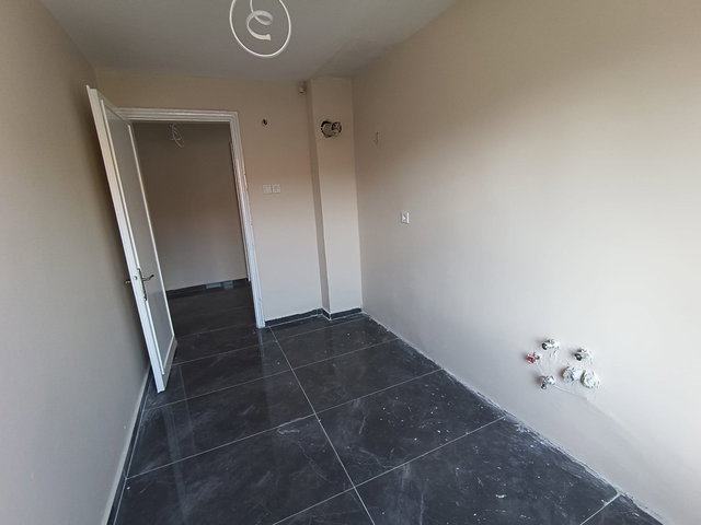ALSANCAK ATATÜRK LİSESİNİN ARKASINDA OTOPARKLI 3+1 KİRALIK DAİRE