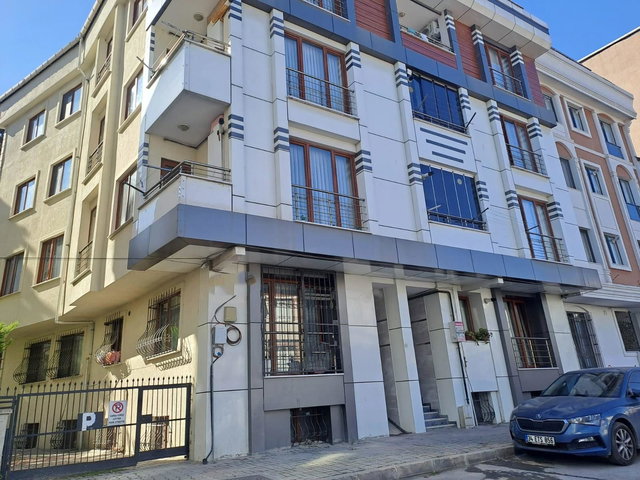 SEFAKÖY MERKEZDE SATILIK 2+1 BALKONLU YENI DAIRE | AVM VE METROBÜSE YAKIN