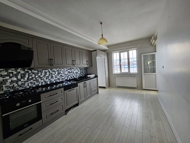 REMAX İLKE'DEN İSTASYON BERRAK EVLER'DE 4+1 LÜKS SATILIK DAİRE