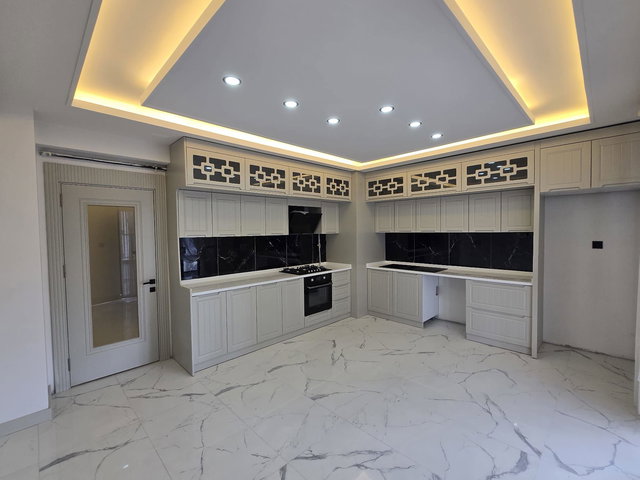 REMAX İLKE'DEN YILDIZKENT'TE 4+1 ARA KAT SATILIK LÜX DAİRE