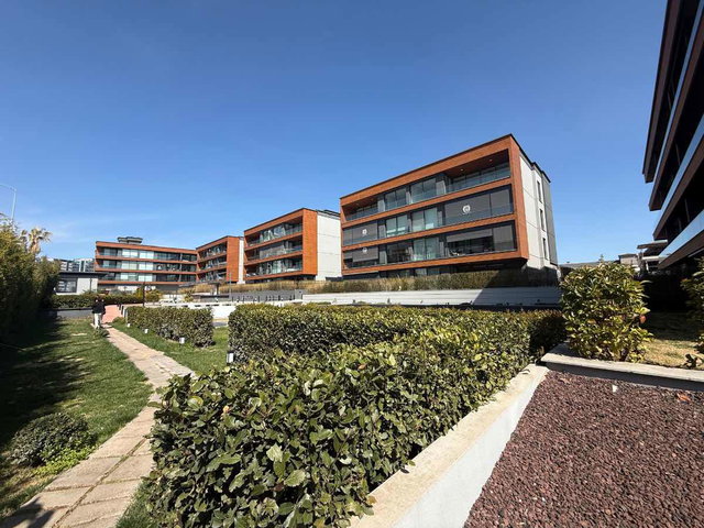 REMAX MODEL DEN ROYAL GARDEN DA BAHÇEKATI SATILIK 4+1 DAİRE