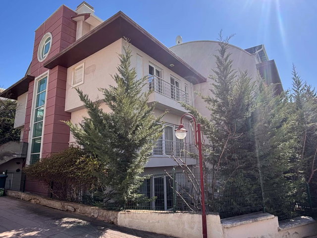 ALACAATLI MAH. ARKABIS SITESI'NDE 5+2 SATILIK LÜKS VILLA