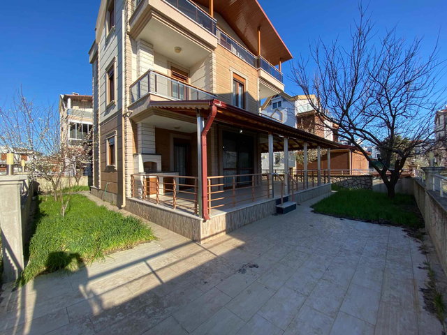 AYVALIK ALTINOVA YORGUN'DA SATILIK EŞYALI 5+1 VILLA