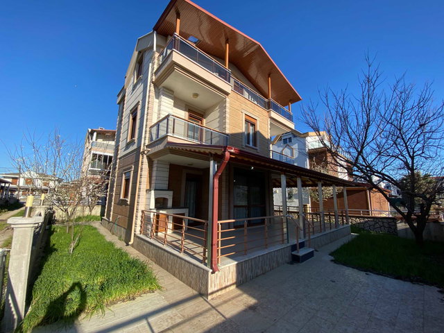 AYVALIK ALTINOVA YORGUN'DA SATILIK EŞYALI 5+1 VILLA