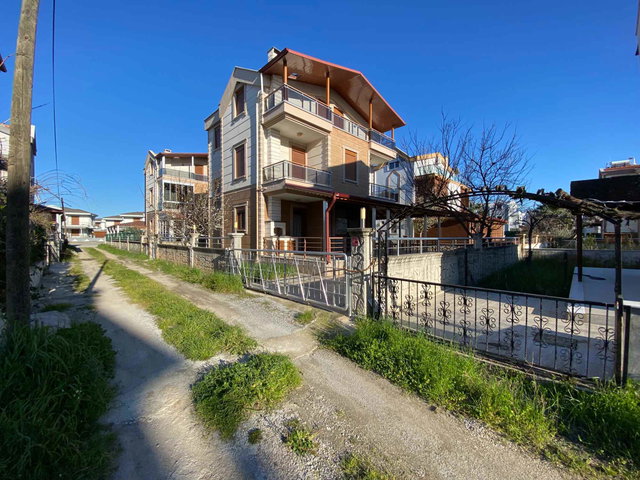 AYVALIK ALTINOVA YORGUN'DA SATILIK EŞYALI 5+1 VILLA