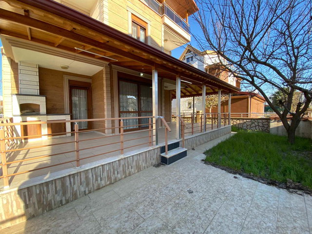 AYVALIK ALTINOVA YORGUN'DA SATILIK EŞYALI 5+1 VILLA