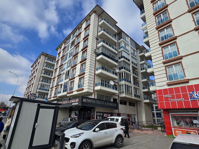 GAZİ MAHALLESİ’NDE CADDE ÜSTÜNDE SATILIK GÜNEY CEPHE 3+1 DAİRE