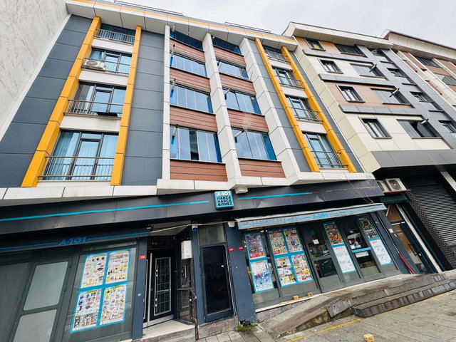 KÜÇÜKKÖY MERKEZDE ANA CADDE ÜZERİ LÜKS 2+1 SATILIK DAİRE