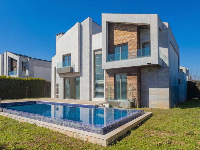DÖŞEMEALTI ULUÇINAR KONAKLARI'NDA MÜSTAKIL KÖŞE VILLA EŞSIZ