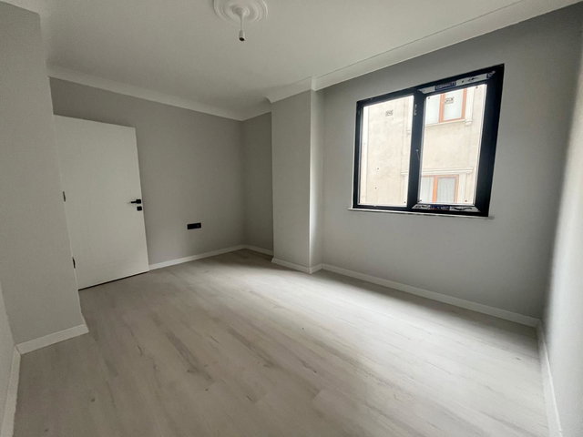 MARMARAYA YÜRÜME MESAFESINDE YERDEN ISITMALI 2+1 SIFIR ARA KAT