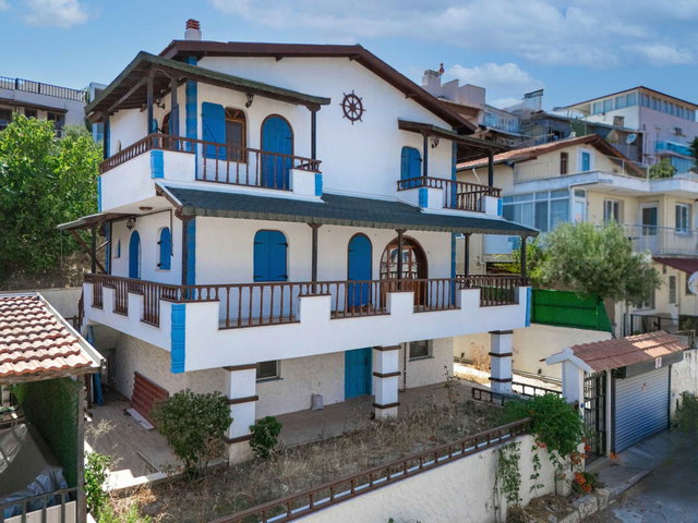 URLA İSKELE'DE DENİZE 300 METRE TAM MÜSTAKİL DOĞALGAZLI VİLLA