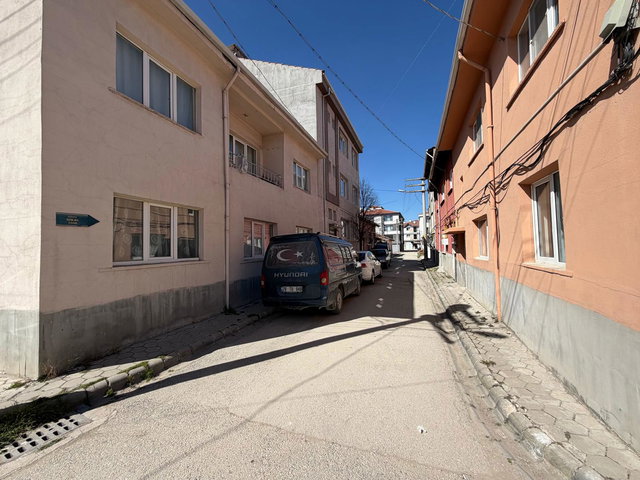 ZAFER MAH. ESENLI CAD. YAKINI SATILIK 3+1 MÜSTAKIL EV