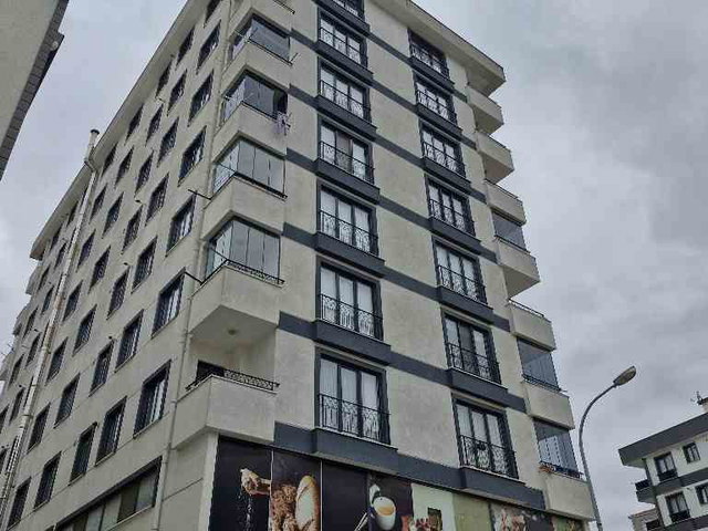 CUMHURİYET MAHALLESİ YENİ BİNADA SATILIK 2+1 KULLANIŞLI DAİRE