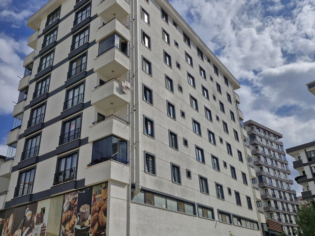 CUMHURİYET MAHALLESİ YENİ BİNADA SATILIK 2+1 KULLANIŞLI DAİRE