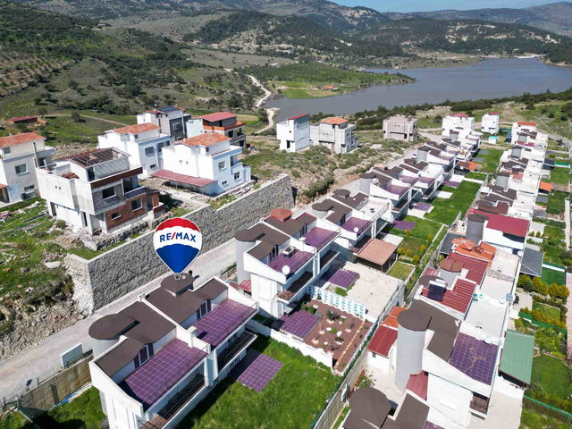 İZMİR ÇANDARLI'DA DENİZ VE DOĞA MANZARALI FIRSAT TRİPLEKS VİLLA