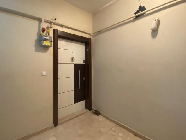 GÖLCÜK DONANMA CD. ÜZERINDE MERKEZI KONUMDA 2+1 SATILIK DAIRE