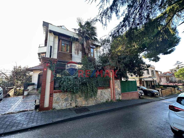 KOŞUYOLU’NDA KONUT VE TİCARİ KULLANIMA UYGUN GENİŞ FERAH VİLLA