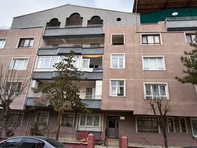 SINCAN ATATÜRK MAHALLESINDE SATILIK TERS DUBLEKS 2+1 DAIRE