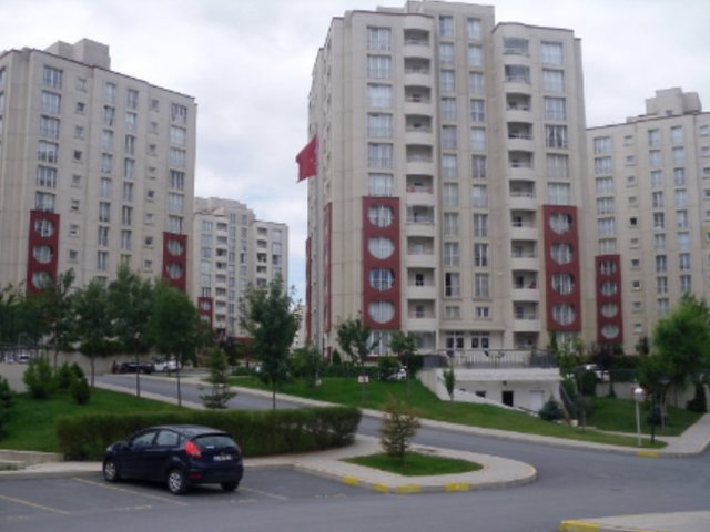 BAŞAKŞEHIR OYAKKENT 1. ETAP'TA TADILATLI BOŞ 3+1 SATILIK DAIRE